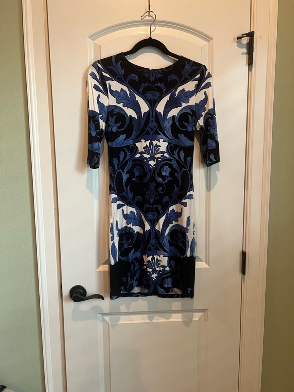 Alice + Olivia Navy and White Baroque Sheath Dress - Picture 2 of 3